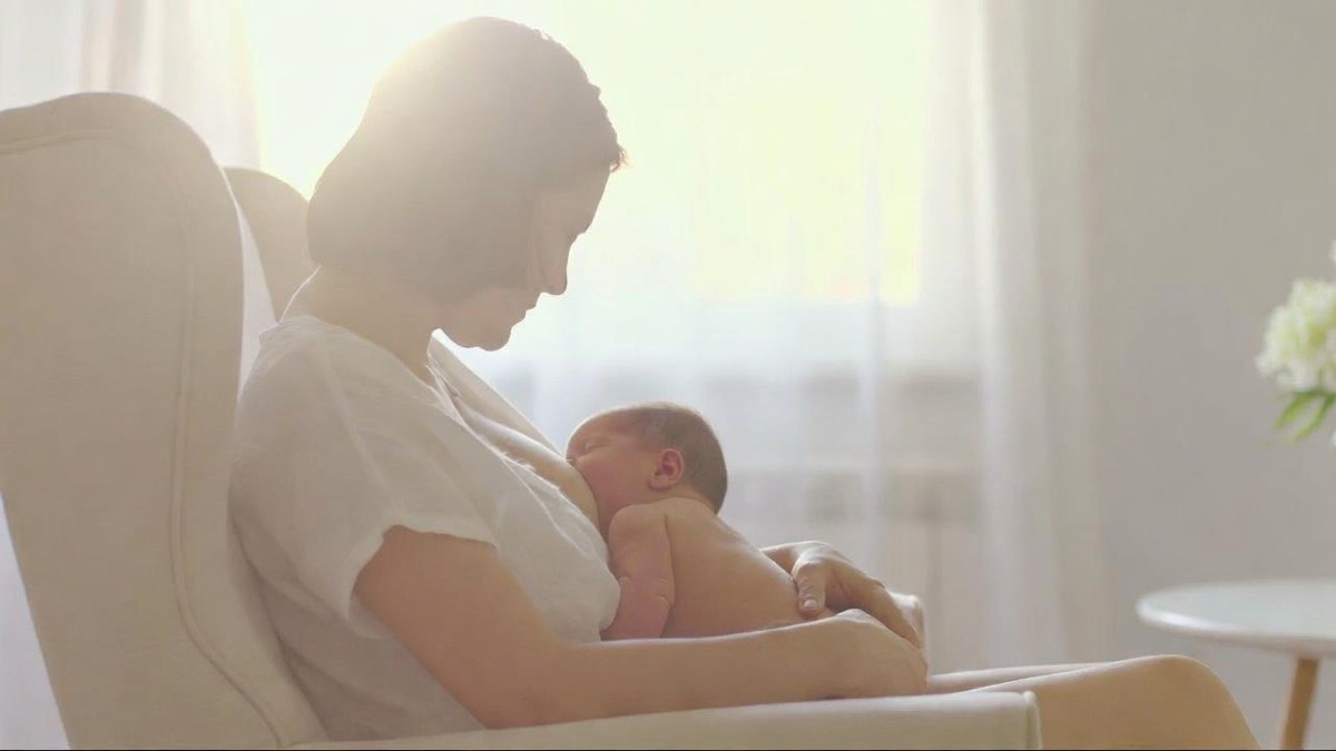 Allaitement, comment les comptines renforcent le lien parent bébé au quotidien